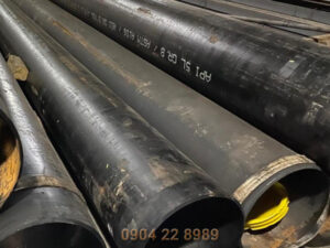Ống thép đúc DN350 tại bãi tập kết