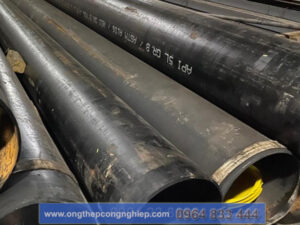 Ống thép đúc DN350 tại bãi tập kết